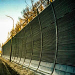 Какой забор лучше всего подходит для защиты от шума?